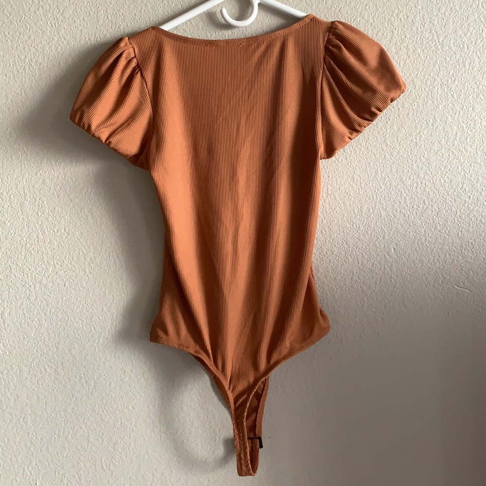 🌻3/$25 rusty orange bodysuit - Picture 5 of 5